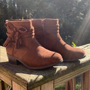 Girls dress boots